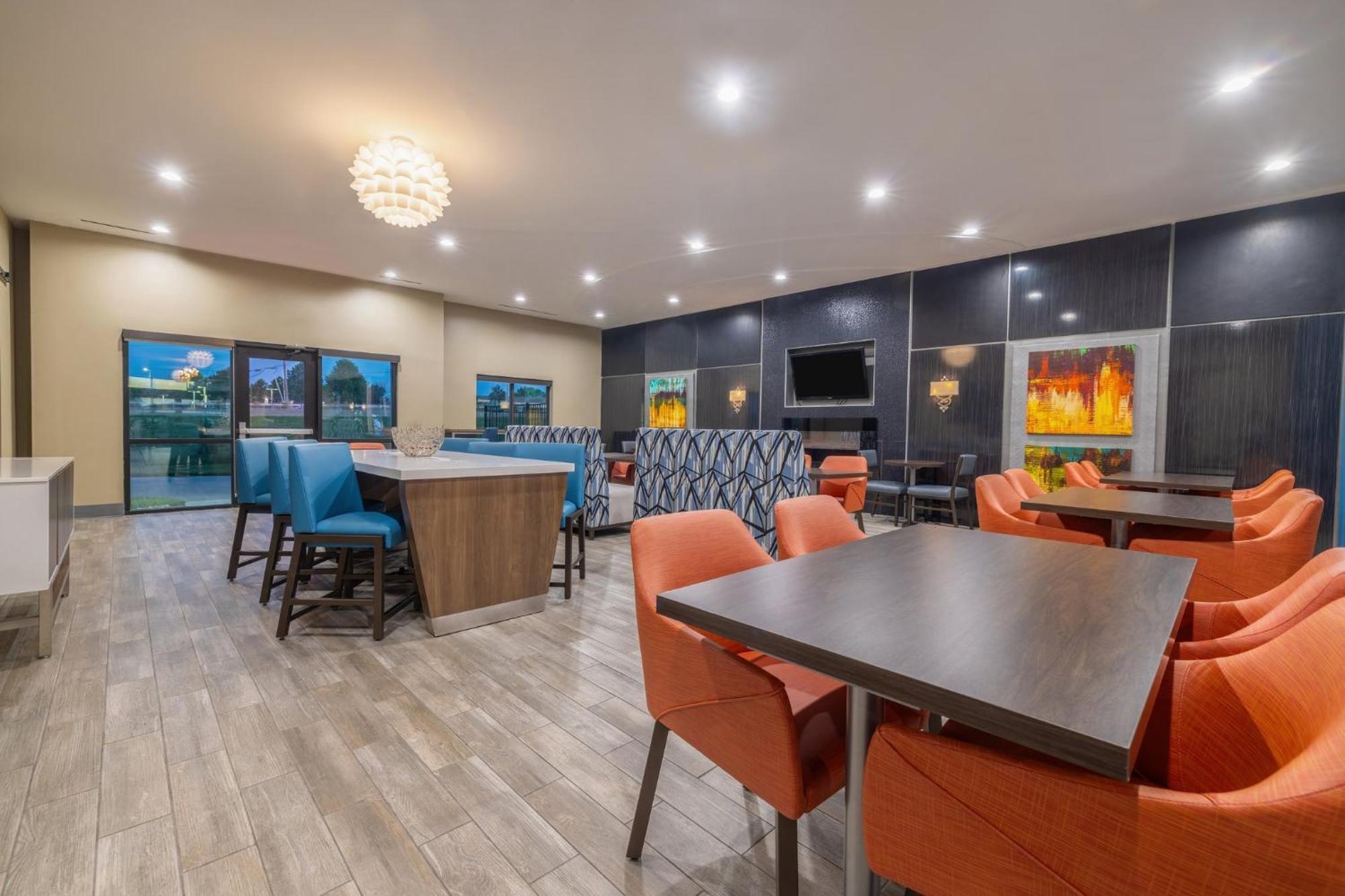 Holiday Inn Express & Suites Kansas City Airport By Ihg Экстерьер фото