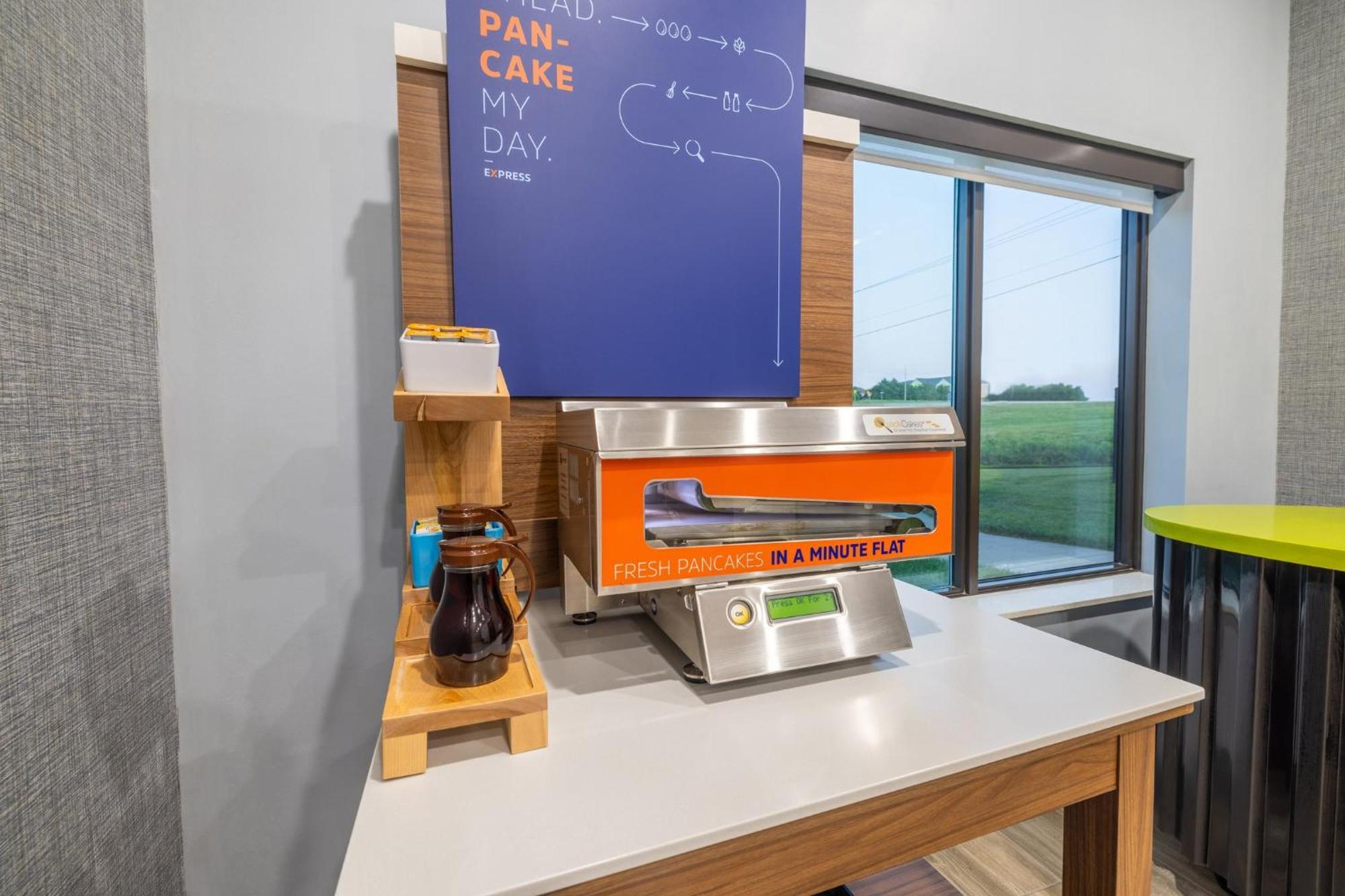 Holiday Inn Express & Suites Kansas City Airport By Ihg Экстерьер фото