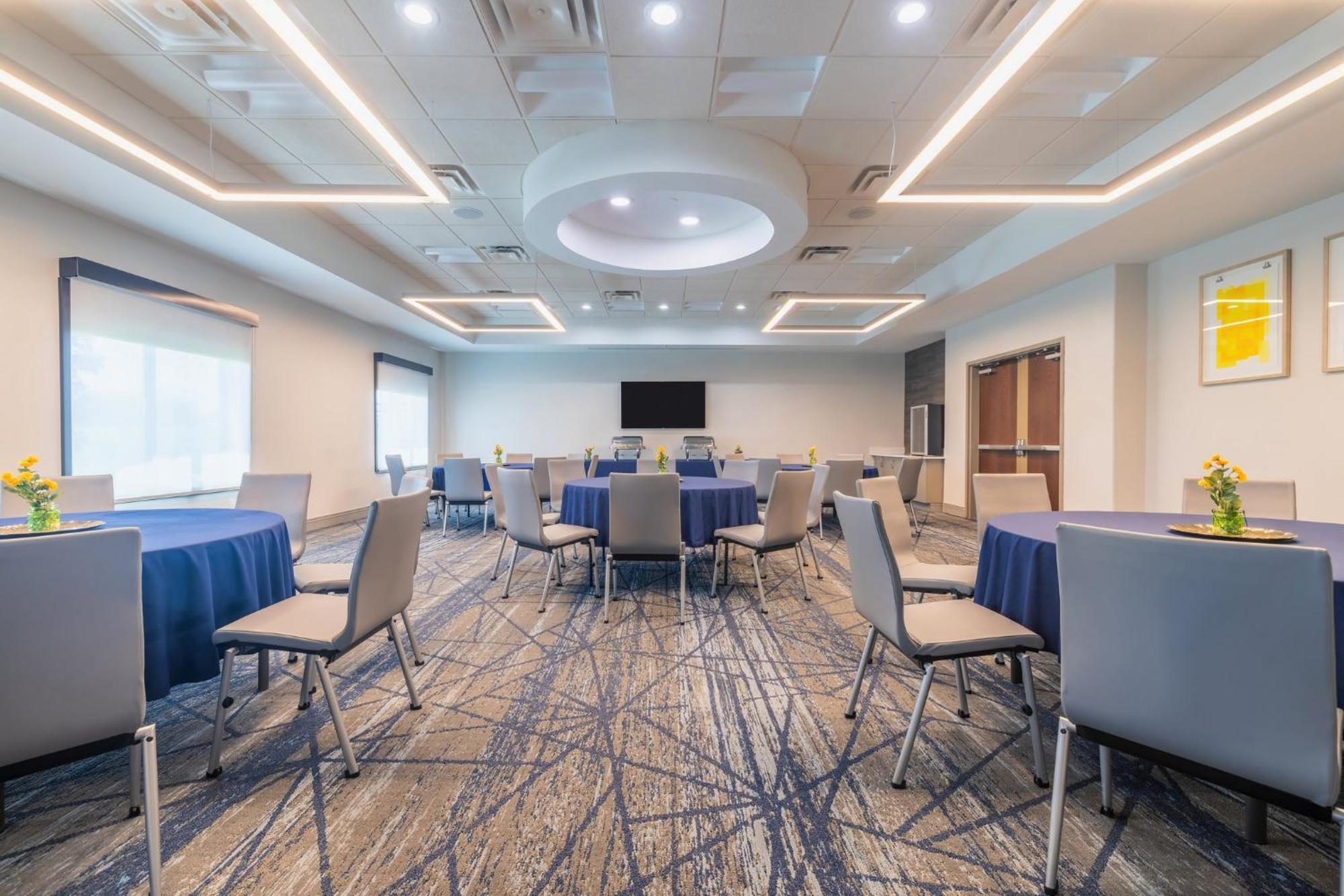 Holiday Inn Express & Suites Kansas City Airport By Ihg Экстерьер фото