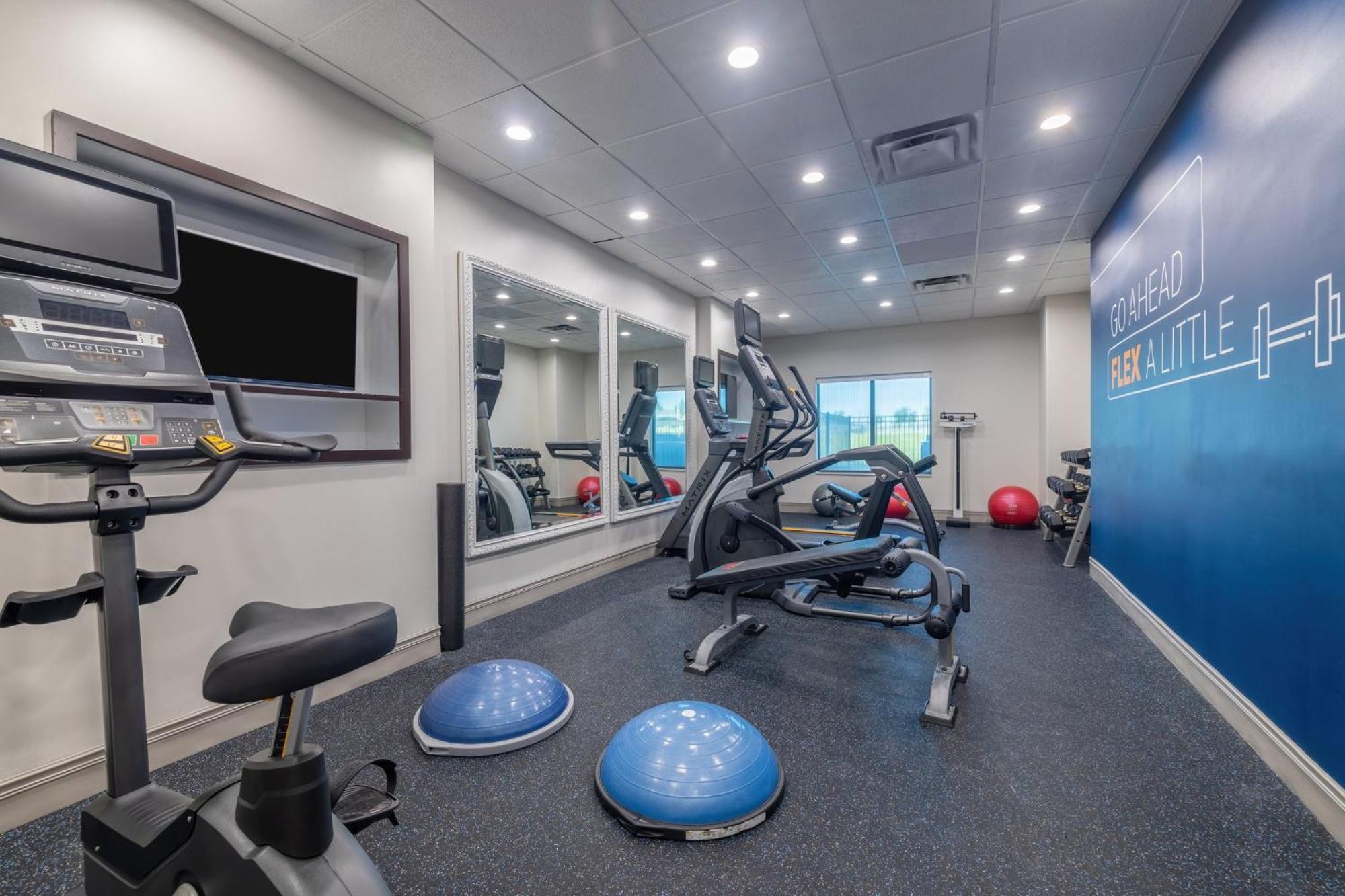 Holiday Inn Express & Suites Kansas City Airport By Ihg Экстерьер фото