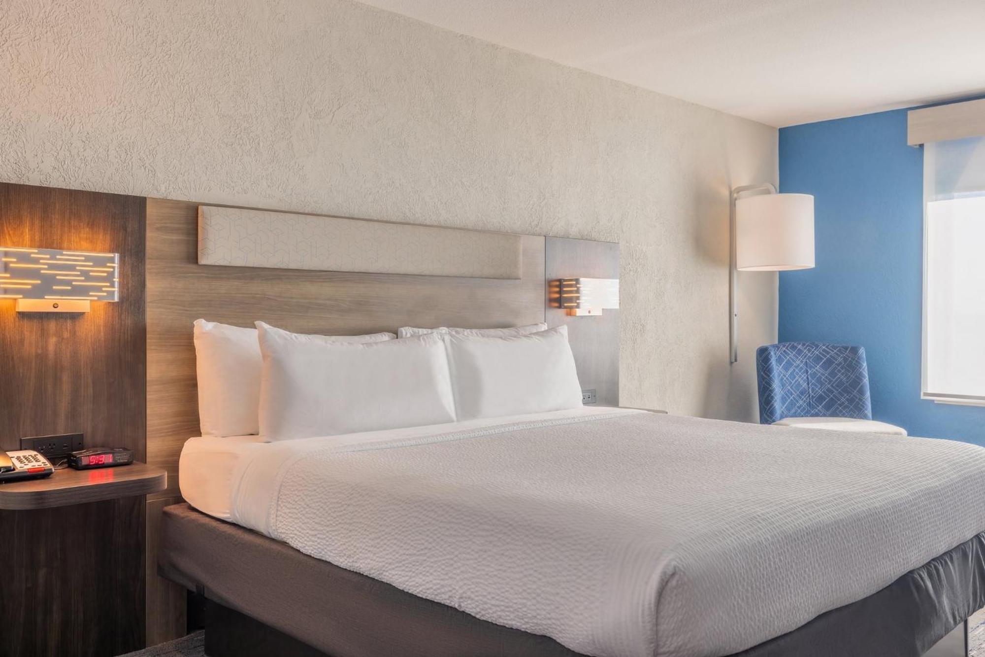 Holiday Inn Express & Suites Kansas City Airport By Ihg Экстерьер фото