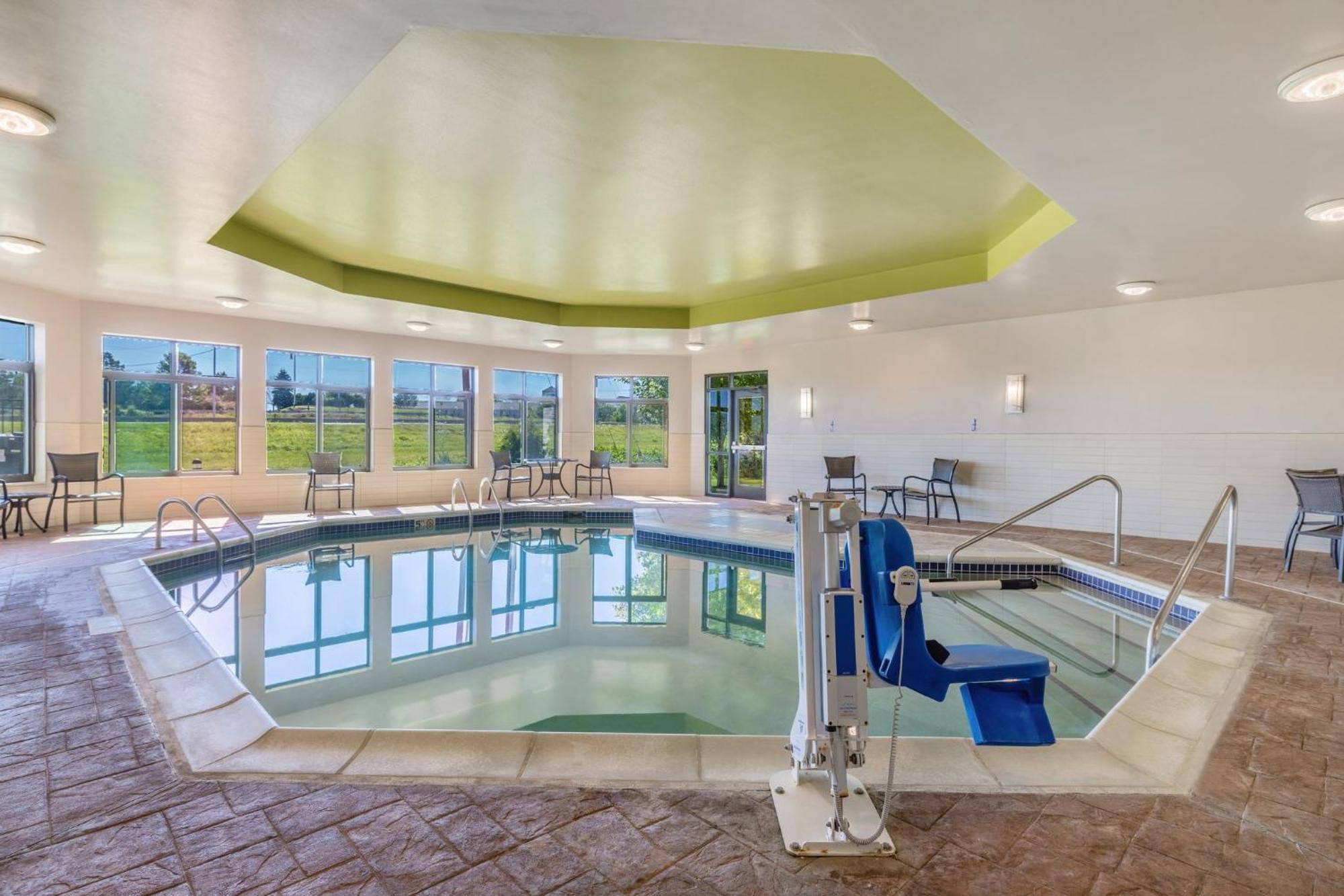 Holiday Inn Express & Suites Kansas City Airport By Ihg Экстерьер фото