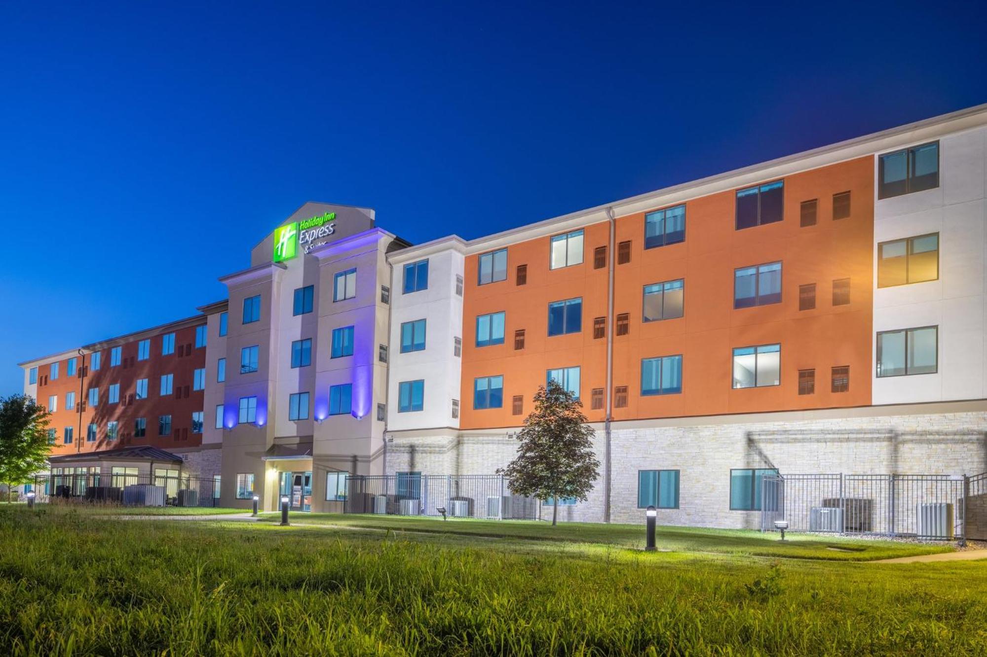 Holiday Inn Express & Suites Kansas City Airport By Ihg Экстерьер фото