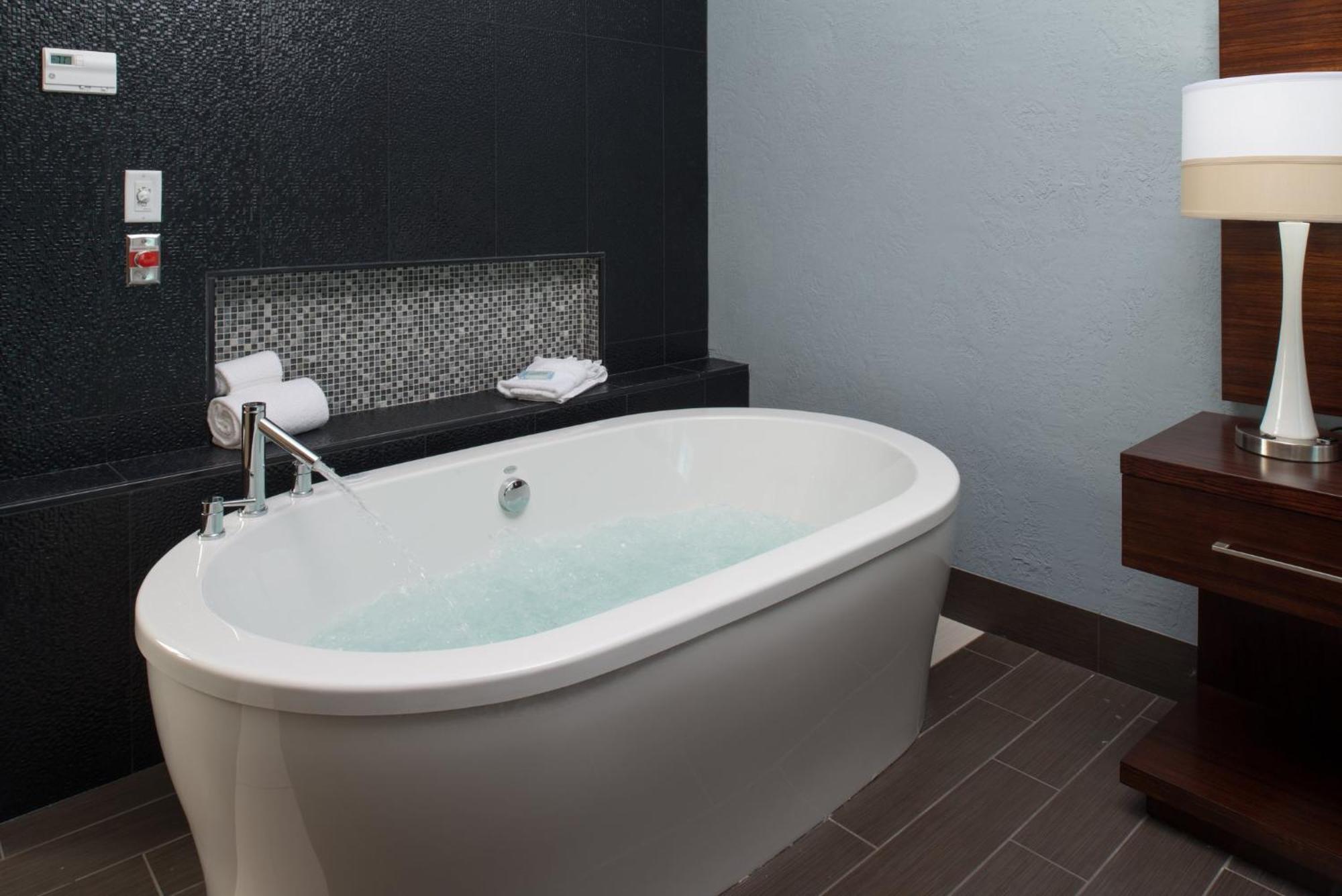 Holiday Inn Express & Suites Kansas City Airport By Ihg Экстерьер фото